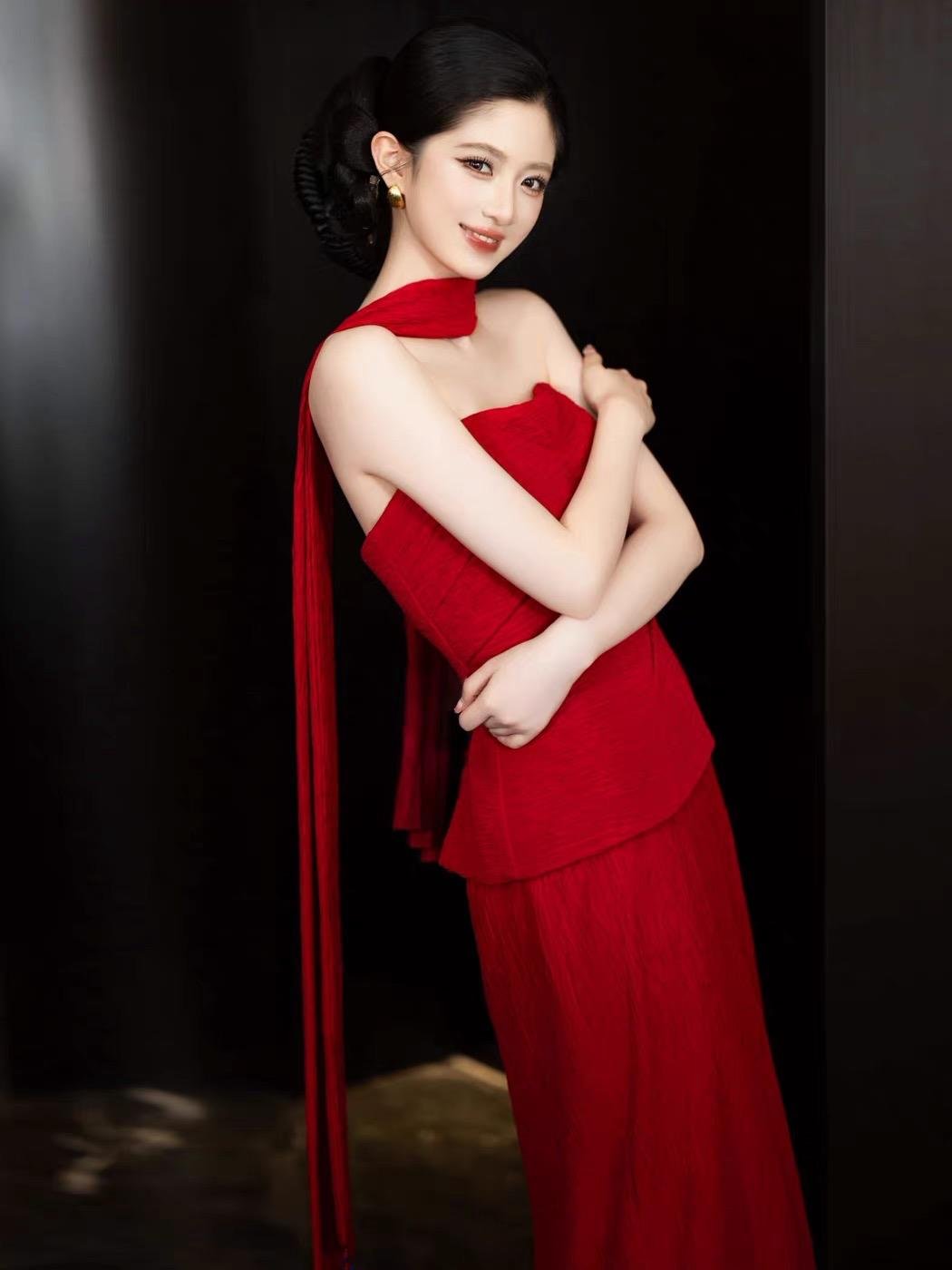 Elegant Red Strapless Evening Gown